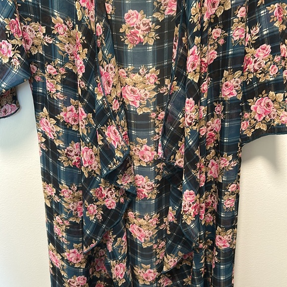 EUC- LulaRoe Shirley -Size Small Kimono w/Angel sleeves. Navy Plaid w/ Floral - Picture 4 of 6